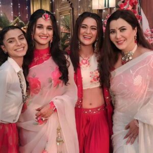 Nausheen Ali Sardar Instagram - Happy Diwali 🪔❤️

#aradhanasharma #aradhana #aradhanafam #kiki #barsatein #balajitelefilms #explore #koko #kimi #grateful #blessed