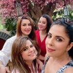 Nausheen Ali Sardar Instagram - I never let my friends do stupid things….ALONE 🤗 . Love you girls . #headshoulderskneesandtoes #reels
