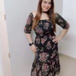 Nausheen Ali Sardar Instagram – #posyposy #blackdress #floraldress #lovefordresses #bohostyle #bohemian #keepitsimple