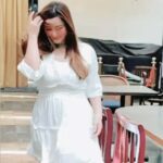Nausheen Ali Sardar Instagram - My entire .....execution of work--- works in time lapse.... And entire imagination--- works in slow mo 😜😁🤫🤭😉 #gofigure #filmiladki #heartfullofsunshine #sunkissed #love #❤️ #slowmotion #white #romance #magic #sun #moon #stars #sunshineinmysoul #leo