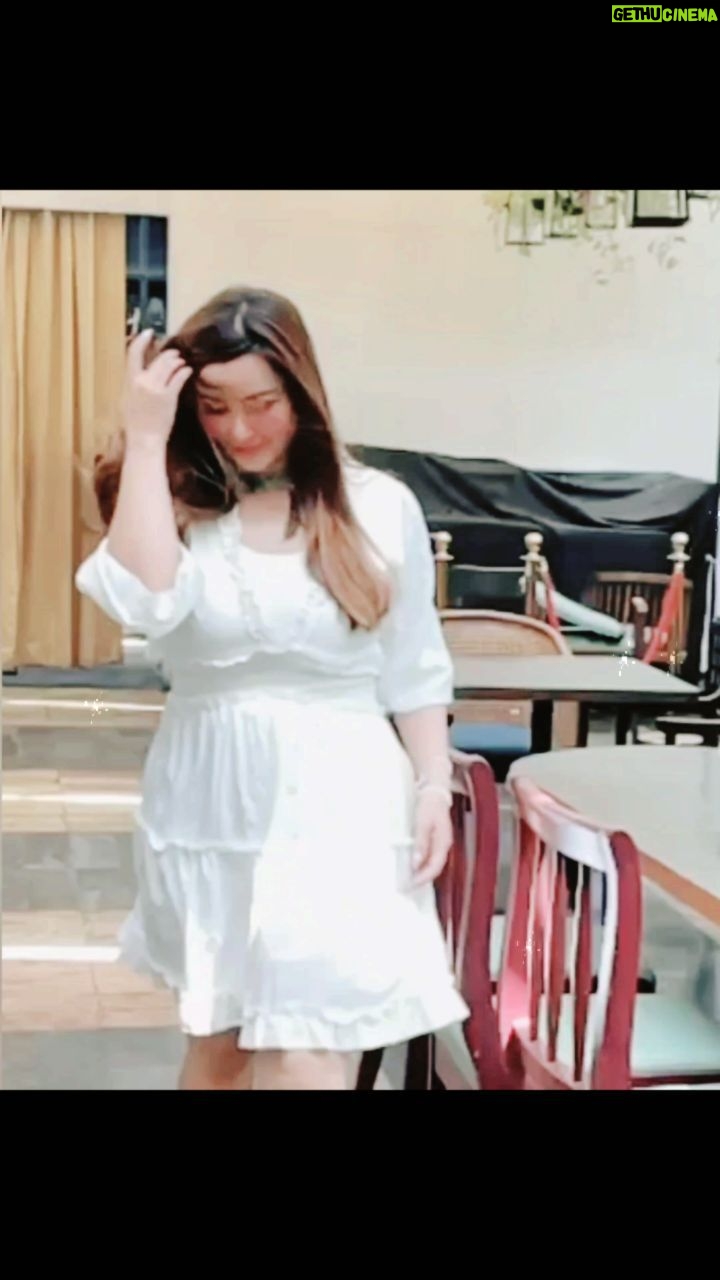 Nausheen Ali Sardar Instagram - My entire .....execution of work--- works in time lapse.... And entire imagination--- works in slow mo 😜😁🤫🤭😉 #gofigure #filmiladki #heartfullofsunshine #sunkissed #love #❤️ #slowmotion #white #romance #magic #sun #moon #stars #sunshineinmysoul #leo