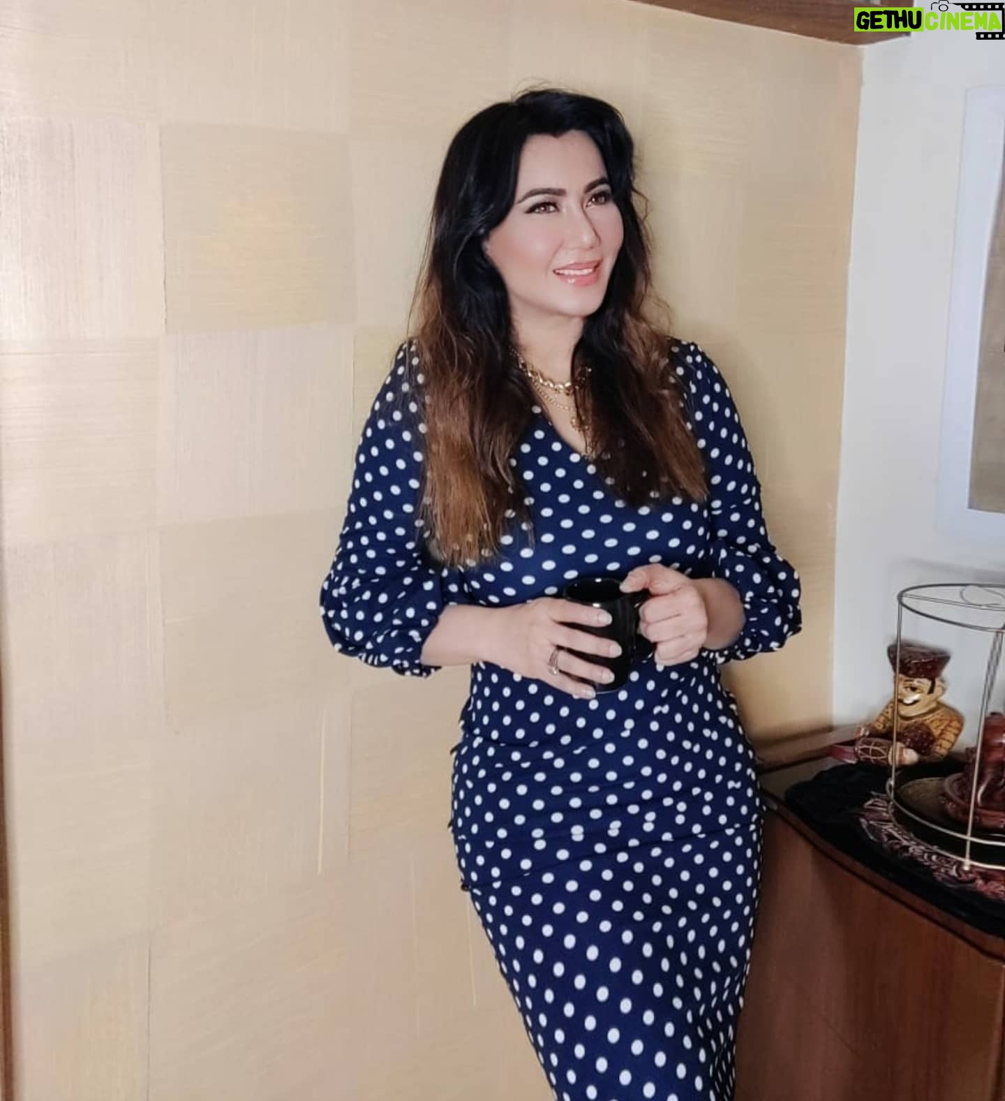 Nausheen Ali Sardar Instagram - #candid #plandid #coffee #coffeelover #blackcoffee #cupofcoffee #americano