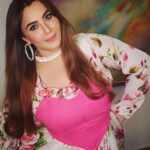 Nausheen Ali Sardar Instagram - My post somehow got deleted...so reposting🤦🏻‍♀️#ringaringaroses #prebirthday #birthday week #junebaby #june #photoshopped #makeup #vintage #floral #roses #valentines #valentineoutfit #vintagelook #churches #angelic #wings #bloom #floraldress #digitalart
