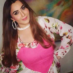Nausheen Ali Sardar Instagram - My post somehow got deleted...so reposting🤦🏻‍♀️#ringaringaroses
#prebirthday #birthday week #junebaby #june #photoshopped #makeup #vintage #floral #roses #valentines #valentineoutfit #vintagelook #churches #angelic #wings #bloom  #floraldress #digitalart