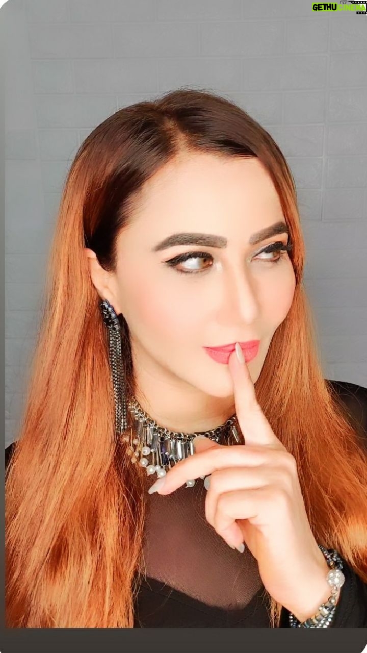 Nausheen Ali Sardar Instagram - Wait for it....🤪😁🤫 #omg #baby #love #trendingreels #alittlelate #🤫#lovestory #ginger #gingerhair #duetthis #remix #remixthis