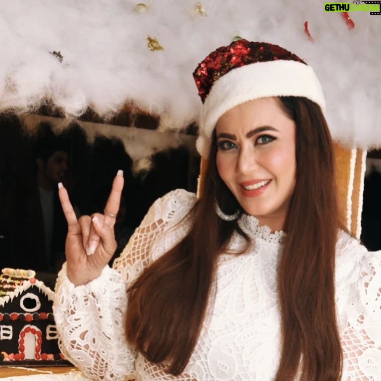 Nausheen Ali Sardar Instagram - #HelloDecember MY MOST FAV TIME OF THE YEAR❣️ #JOY #happiness #love #christmasiscoming #isitchristmasyet 😍🤩🥳 @novotelmumbaiairport Event-Fashionshow by juice @ranjitrodricks 💖