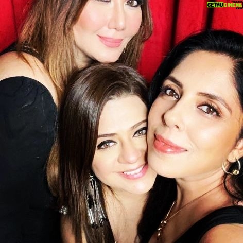 Nausheen Ali Sardar - 4.4K Likes - #meandmygirls #mytribe #aboutlastnight #victoriassecret #event @toyroommumbai_