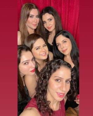 Nausheen Ali Sardar Instagram - #meandmygirls #mytribe #aboutlastnight #victoriassecret #event @toyroommumbai_