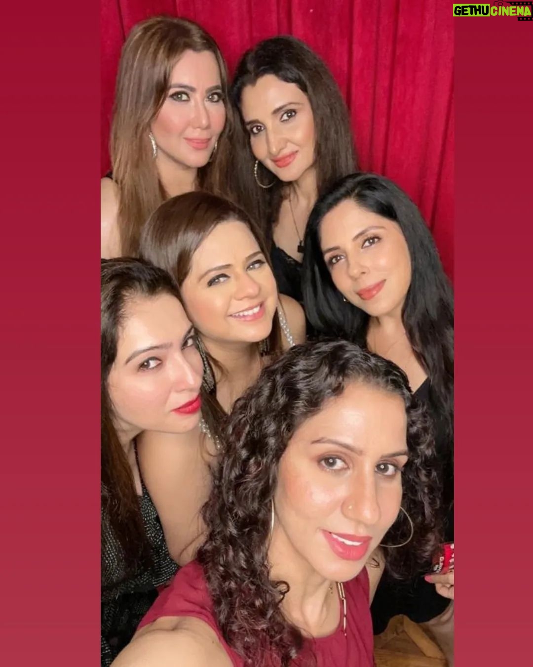 Nausheen Ali Sardar - 4.4K Likes - #meandmygirls #mytribe #aboutlastnight #victoriassecret #event @toyroommumbai_