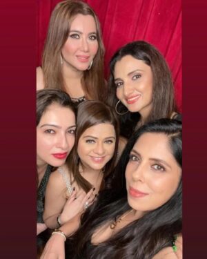 Nausheen Ali Sardar Instagram - #meandmygirls #mytribe #aboutlastnight #victoriassecret #event @toyroommumbai_
