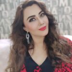 Nausheen Ali Sardar Instagram – Someone told me that i literally have a heart shaped face ??😁