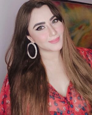 Nausheen Ali Sardar Instagram - #happysunday
#Gorgeouslipstick by @parulgargmakeup  #shade - #influencer #nudelipstick #nudepinklipstick