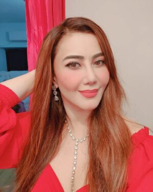 Nausheen Ali Sardar Instagram - #happyvalentinesday  #love #laugh #live #romance #instagood #instavibes #instalove #loveisintheair  #❤️