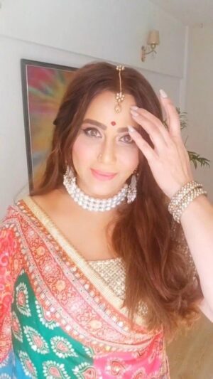 Nausheen Ali Sardar Instagram - #lovethissong #onaloop