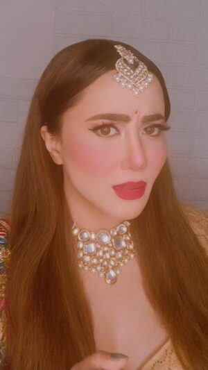 Nausheen Ali Sardar Instagram - #socialmedia #siyappa #Happydiwali #funnygirl #thatindiangirl #traditionaloutfit
#MUA
MAKE UP -@shradhatrikha Stylist-@stylebysugandhasood