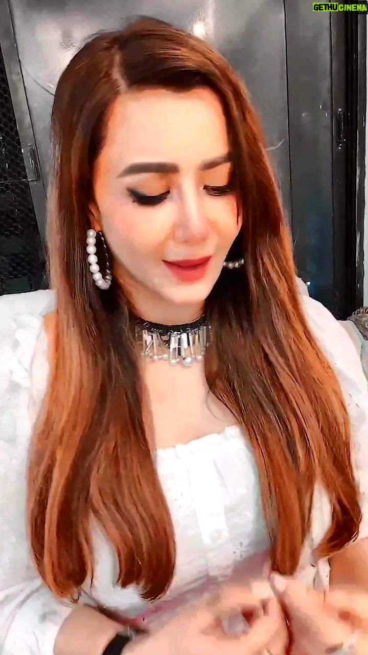 Nausheen Ali Sardar Instagram - This #valentinesday...make this your thumb rule π to be happy ππ #reels #reelsinstagram #reelitfeelit #reel #reelsinstagram #reelkarofeelkaro #reelsvideo #reelit #reelvideo #reelinstagram #reelindia