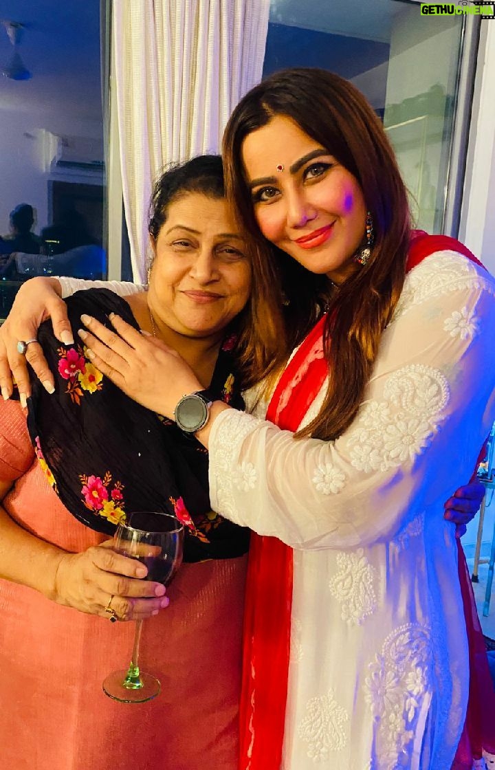 Nausheen Ali Sardar Instagram - From our Childhood to yours πππ₯³π₯³π₯³π₯³π₯³ HAPPY BIRTHDAY @roopadivatia #timetravel #epic #friendslikefamily #oldisgold #kkusum #reunion #tvshow #friends #friendship #tvshows #indiantelivision @sonytvofficial #β€οΈ@balajitelefilmslimited