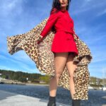 Navneet Kaur Dhillon Instagram - I love winters… DO YOU ? ❄️☃️ Song on my mind @diljitdosanjh @siamusic playing on loop #hasshass