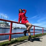 Navneet Kaur Dhillon Instagram – I love winters… DO YOU ? ❄️☃️
Song on my mind @diljitdosanjh @siamusic playing on loop #hasshass
