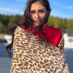 Navneet Kaur Dhillon Instagram – I love winters… DO YOU ? ❄️☃️
Song on my mind @diljitdosanjh @siamusic playing on loop #hasshass