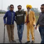 Navneet Kaur Dhillon Instagram - I commend @singh.khushwant sir for his incredible dedication in walking nearly 100km to raise awareness against drugs in Punjab. It was an honor to join him for a day during this impactful journey. Together, let’s continue spreading awareness and inspiring positive change in our communities. #DrugFreePunjab #SayNoToDrugs 🚶‍♂️👏
