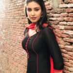 Navneet Kaur Dhillon Instagram - “If you want to shine like a sun, first burn like a sun.” Dr. APJ Abdul Kalam Eid Mubarak Everyone 💫😇 . . . . . #eid #eidmubarak #india #instagram #instapic #nkd