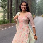 Navneet Kaur Dhillon Instagram – मुस्कुराते चेहरे, राज़ गहरे ! 🌷
.
.
.
.
.
.
#life #remember #happiness #love #travel #trending #reels #music #photooftheday