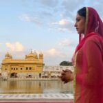 Navneet Kaur Dhillon Instagram - ਗੁਰਪੁਰਬ ਦੀਆਂ ਲੱਖ ਲੱਖ ਵਧਾਈਆਂ। 💫 On this auspicious & pious occasion of Gurpurab, may your heart be filled with never ending love, compassion & impactful gratitude. Happy Gurpurab! 🙏🏼 . . . . #gurpurab #gurunanakdevji #happygurupurab #gratitude #compassion #light #love #prayers #blessings #grace
