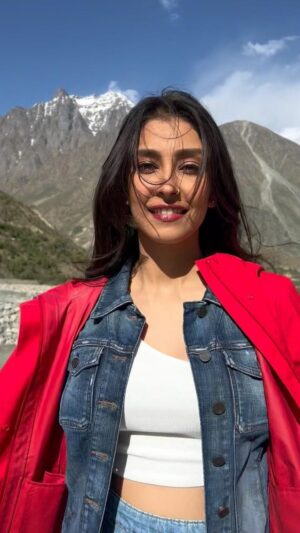 Navneet Kaur Dhillon Instagram - Beauty is a light in the heart.✨ 
.
.
.
.
.
.
.
 #InnerBeauty #TrueRadiance #HeartfulBeauty #SoulfulGlow #BeautyWithin #EmbraceYourself
