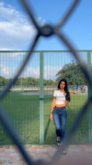 Navneet Kaur Dhillon Instagram - Ready to conquer the world. ⭐️ 
.
.
.
.
.
.
.
.
#GirlsWithAttitude #ConfidentWomen #EmpoweredGirls #BossBabe #FearlessFemales #AttitudeIsEverything #GirlPower #SlayAllDay