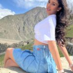 Navneet Kaur Dhillon Instagram – You are powerful, beautiful, brilliant and brave.💫
.
.
.
.
.
.
.
.
#love #life #beautiful #photoshoot #travel #instagram #instagood #reels #trending #music #photography