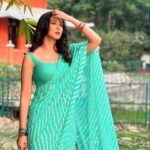 Navneet Kaur Dhillon Instagram – बस इतने करीब रहो बात ना भी हो तो दूरी ना लगे…💚🧡
.
@makeupby_kirron my star💫 💄💇🏻‍♀️📸
.
.
.
.
.
.
.
.
.
.
.
#LostAndFound #LifeJourney #DiscoverYourPath #SeekingDirection #Wanderlust #Exploration #NewBeginnings #WaitingPatiently #Anticipation #Longing #Yearning #HopefulHeart #CountingMinutes