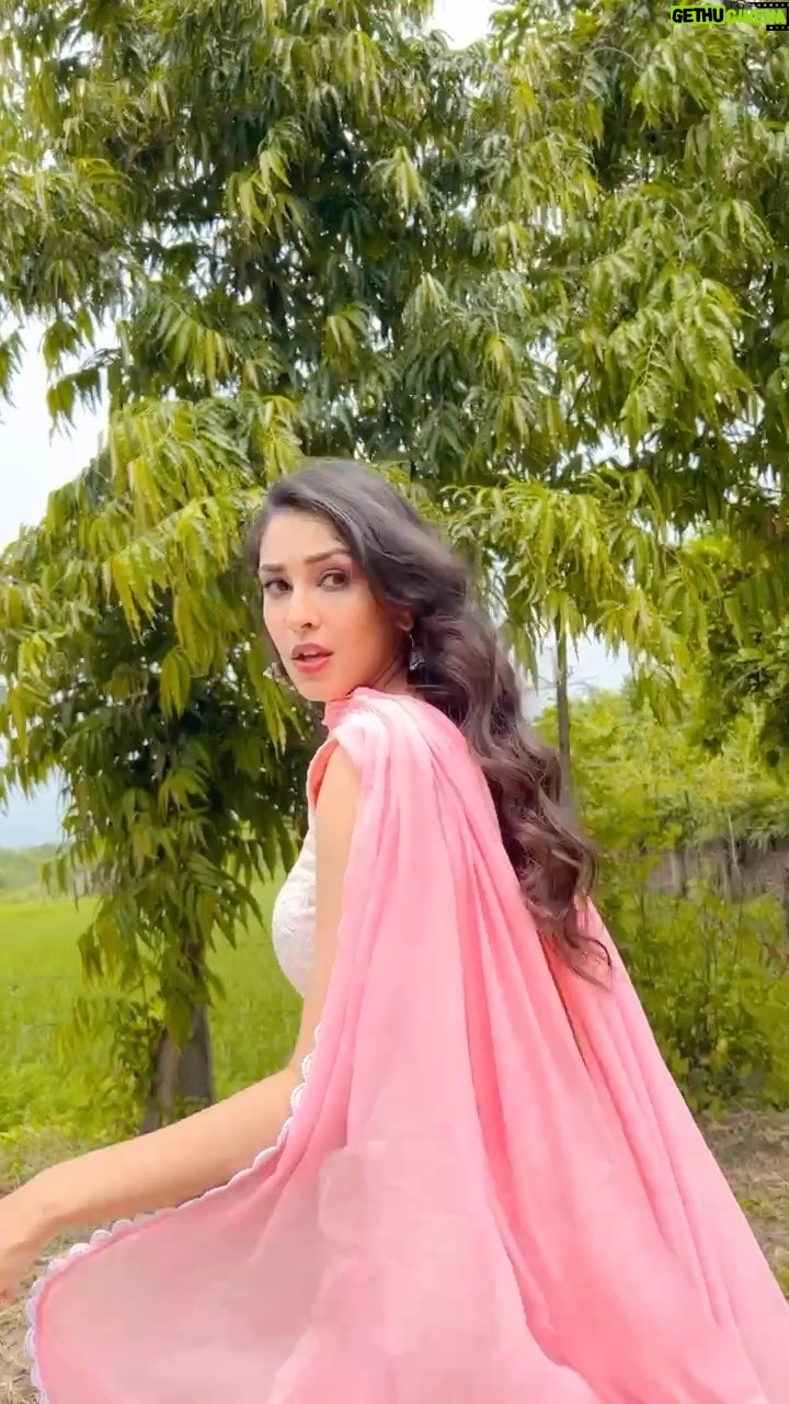 Navneet Kaur Dhillon Instagram - Be Aware That You Are Rare. ⭐️ . . . . . #star #extraordinary #love #beautiful #trending #trend #trendingreels #song