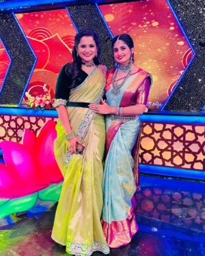 Navya Rao Instagram - Swipe for the last one 😜 

Varalakshmi vratham don miss to watch today at 6pm only on @starmaa

Jewellry: @rentingstoli