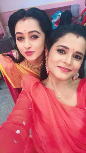 Navya Rao Instagram - Late for the trend ❤️❤️ happy Dussera ❤️❤️❤️

Vc: @its_me_raki_official 

#trending #trendingreels #instagram #reelitfeelit #reelsvideo #reels