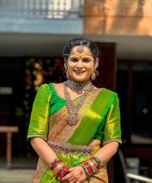 Navya Rao Instagram - In the world of fashion and trends sometimes a girl just wants to wear something classic ❤️

Jewellry: @emmadi_silver_jewellery_hyd. Trust me they have the best collections 😍
