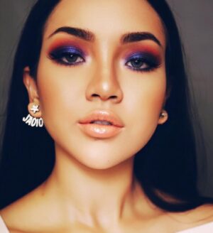 Nay Chi Oo Instagram - နေခြည် create လုပ်ထားတဲ့ makeup looks တွေထဲက အကြိုက်ဆုံးသော looks တစ်ချို့ကို ပြန်လည်စုစည်းပြီး တင်လိုက်ပါတယ်။ Stay tuned for new makeup tutorials and reviews soon my facebook page and youtube channel: BEAUTYBYNAYCHI ✨🙌🏻❤️ #beautybynaychi #makeup #makeuplooks #asianmakeup #naychioomakeup #boldmakeup