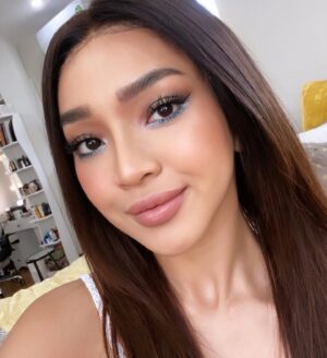 Nay Chi Oo Instagram - နေခြည် create လုပ်ထားတဲ့ makeup looks တွေထဲက အကြိုက်ဆုံးသော looks တစ်ချို့ကို ပြန်လည်စုစည်းပြီး တင်လိုက်ပါတယ်။ Stay tuned for new makeup tutorials and reviews soon my facebook page and youtube channel: BEAUTYBYNAYCHI ✨🙌🏻❤️ #beautybynaychi #makeup #makeuplooks #asianmakeup #naychioomakeup #boldmakeup