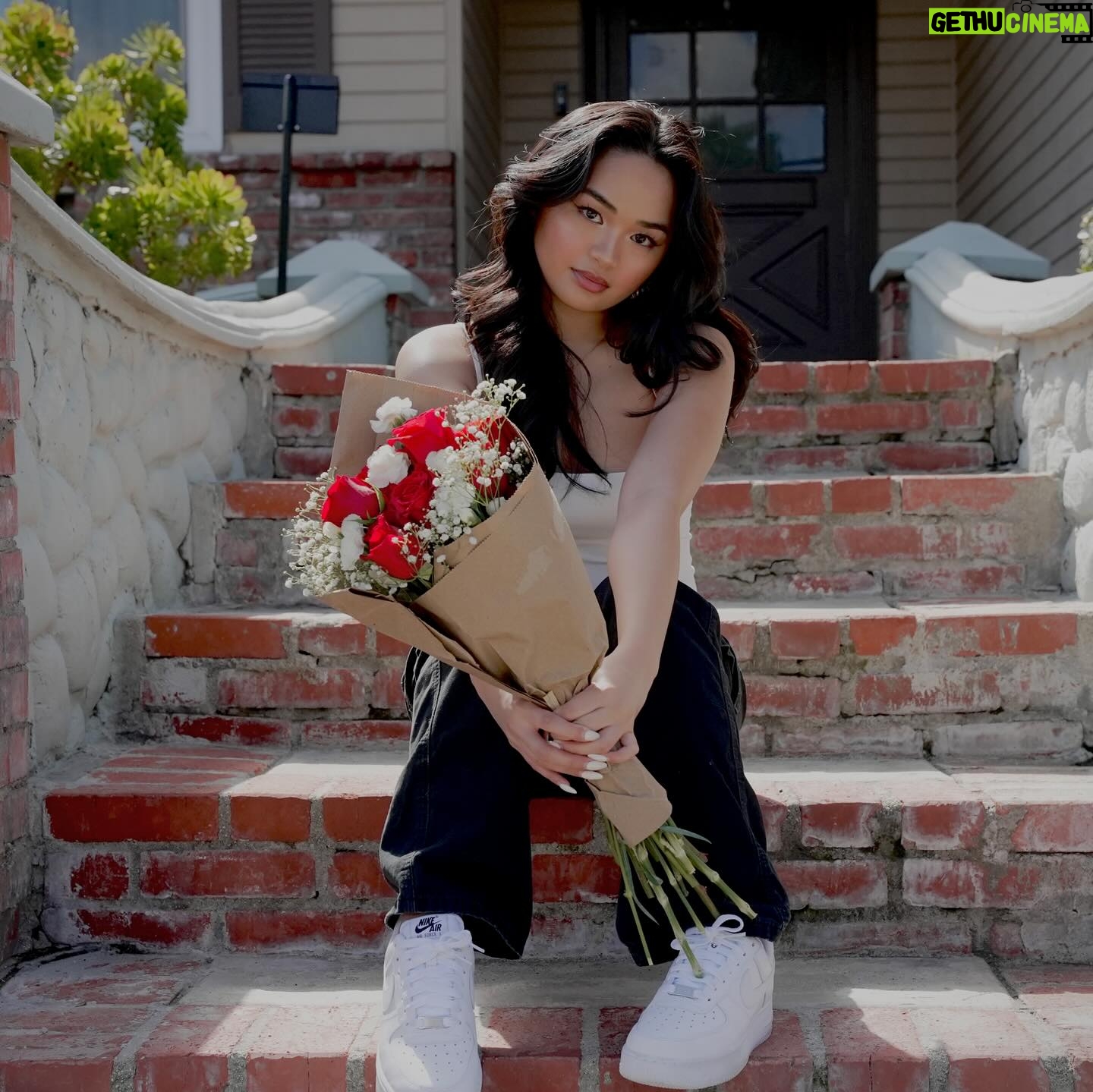 Nayah Damasen - 3 Likes - BENEFICIAL IS OUT NOW!!🌹
Ahhh finallyyy!! My goal for 2024 was to release more music and I couldn’t think of a better one to start with. Enjoy everyone❤️ #beneficial
Written and Produced by Matty Fresh, Jason Pennock, and Nayah Damasen
Shot by @marzproxton