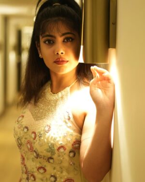 Nayana Elza Instagram - Santosham Suman South Indian awards 2023 
.

.
📸 @delight_photography_official 
@filmstarsbuzz 
Outfit @thunnal 
Styling @merlin_lizbet 
.
.
.
.
.
.
.
.
.
.
.
.
.
.
.
#southindianawards #telugu #santhoshamsumantvawards2023
#nayanaelza #southindian #malayalamcinema #gown #ootd