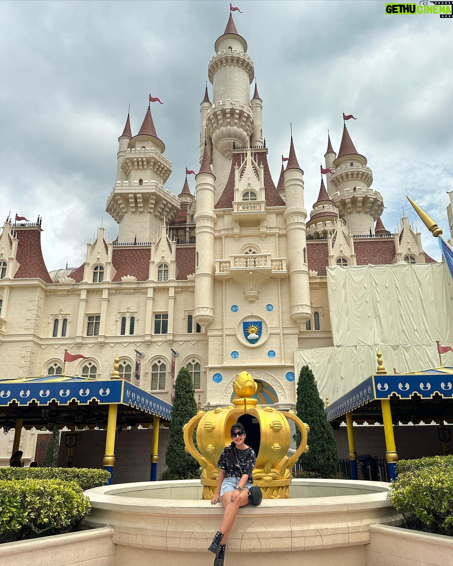 Nayana Elza Instagram - Days ❤️ . . . . . . . . . . . . . . . . . . . . . #singapore #universalstudios #travel #solotravel #singaporelife #travelphotography