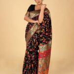 Nayana Elza Instagram - Wear it to flaunt it 🖤 . . 📸 @_adams_abraham_ MUA @zintos_makeup_official Styling @ayshashamna Studio @studio_maxxo . . . . . . . . . . . . . . . . . #saree #fashion #fashionstyle #banarasisaree #pose #instafashion #attitude #nayanaelza
