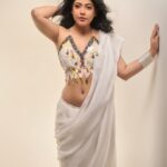 Nayana Elza Instagram - 🤍 . . 📸 @jibinartist @plan.b.actions Blouse @western_lady_ Styling @merlin_lizbet MUA @ajayanmakeupartist @sibi_hair_stylist . . . . . . . . . . . #white #ootd #photoshoot #photooftheday #saree #fashion #style #photogram #pics #instagood #insta