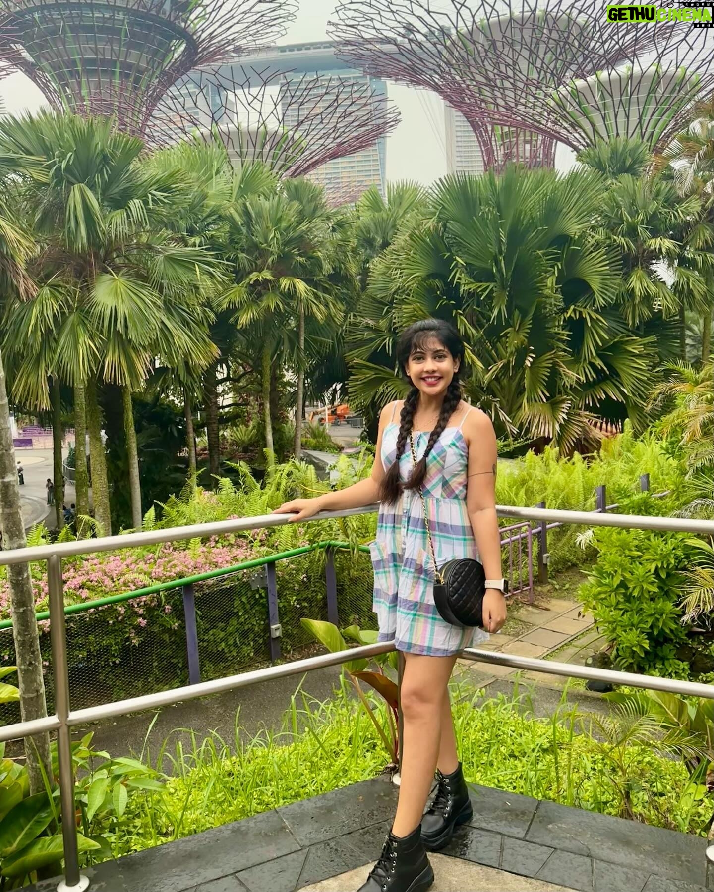 Nayana Elza Instagram - This view never gets old 🙌 . . . . . . . . . . . . . . . . . . #travel #singapore #solotravel #instadaily #picoftheday #nayanaelza #gardensbythebay