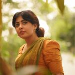 Nayana Elza Instagram - ഭദ്ര . . . . 📸 @portraits_by_shone Dhawani @byhand.in . . . . . . . . . . . . . . . . #dhawani #shoots #tamil #musturdyellow #instafashion #vintage #vintagestyle