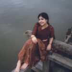 Nayana Elza Instagram - നില ✨ . . Photography: @_harikumar._ @haaary._ Stylist @merlin_lizbet Bts : @thekochimachan Photography assist : @__naim.___ @_fahadh_x_ Costume @sahasraksh_designstudio . . . . . . . . . #rainyday #dhawani #monsoon #kerala #green #godsowncountry #tamilponnu #nayanaelza #moment