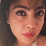 Nayana Elza Instagram - 🙌 . . Outfit @thunnal Styling @merlin_lizbet . . . . . . . . . . #awards #southindian #cinema #nayanaelza #selfie #ootd #fashion #style #fringes #white #glitters