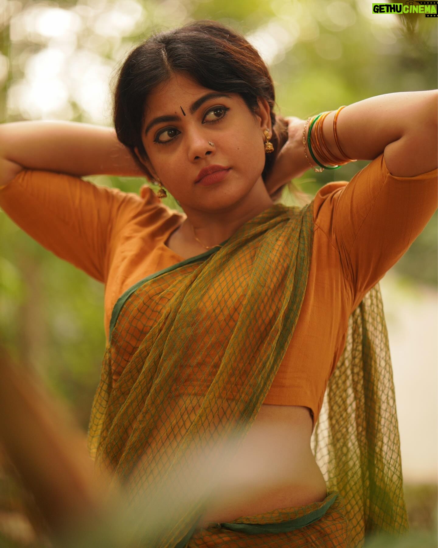 Nayana Elza Instagram - ഭദ്ര…. . . . 📸 @portraits_by_shone Dhawani @byhand.in . . . . . . . . . . #dhawani #tamil #vintage #photoshoot #musturdyellow #instafashion