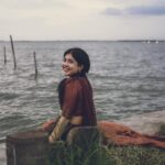 Nayana Elza Instagram - നില ✨ . . Photography: @_harikumar._ @haaary._ Stylist @merlin_lizbet Bts : @thekochimachan Photography assist : @__naim.___ @_fahadh_x_ Costume @sahasraksh_designstudio . . . . . . . . #dhawani #shoot #kerala #tamilponnu #naturephotography #nayanaelza #green #water #moment