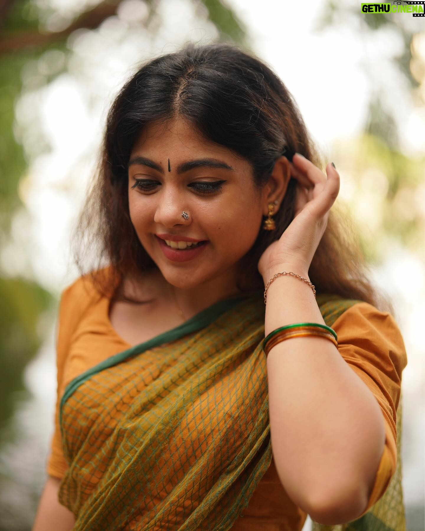 Nayana Elza Instagram - ഭദ്ര…. . . . 📸 @portraits_by_shone Dhawani @byhand.in . . . . . . . . . . #dhawani #tamil #vintage #photoshoot #musturdyellow #instafashion